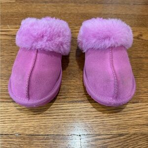 UGG KIDS' COZY II SCUFF SLIPPER IN PURPLE RUBY - Size 1